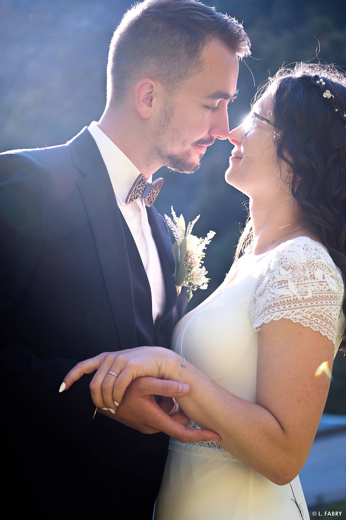 Mariage en hiver à la Giettaz : portrait séré des mariés tout sourire